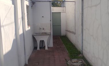 CASA AMERICANA 2 DORMITORIOS SOBRE LA CALLE VICENTE STEA AL 1400