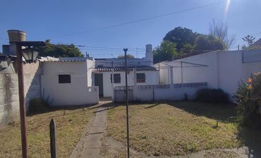 CASA AMERICANA 2 DORMITORIOS SOBRE LA CALLE VICENTE STEA AL 1400