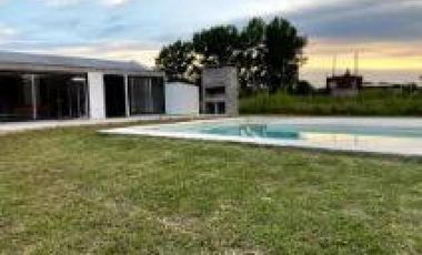 Casa en venta - 2 Dormitorios 2 Baños - 750Mts2 - Etcheverry, La Plata