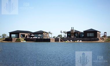 Casa Laguna en venta 6 amb con pileta en Naudir Escobar