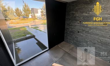 Casa Laguna en venta 6 amb con pileta en Naudir Escobar