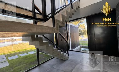 Casa Laguna en venta 6 amb con pileta en Naudir Escobar