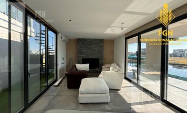 Casa Laguna en venta 6 amb con pileta en Naudir Escobar