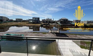 Casa Laguna en venta 6 amb con pileta en Naudir Escobar