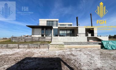 Casa Laguna en venta 6 amb con pileta en Naudir Escobar