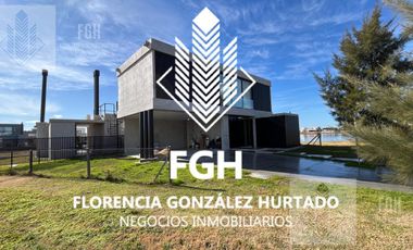 Casa Laguna en venta 6 amb con pileta en Naudir Escobar