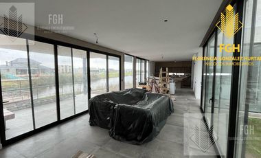 Casa Laguna en venta 6 amb con pileta en Naudir Escobar