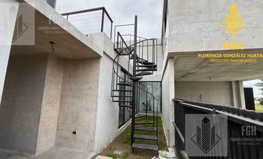 Casa Laguna en venta 6 amb con pileta en Naudir Escobar