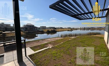 Casa Laguna en venta 6 amb con pileta en Naudir Escobar