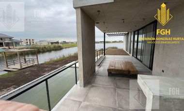 Casa Laguna en venta 6 amb con pileta en Naudir Escobar