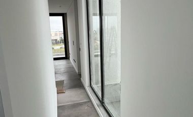 Casa Laguna en venta 6 amb con pileta en Naudir Escobar