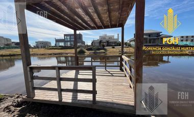 Casa Laguna en venta 6 amb con pileta en Naudir Escobar