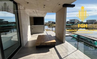 Casa Laguna en venta 6 amb con pileta en Naudir Escobar
