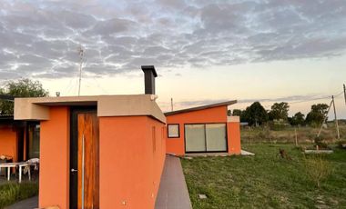 Casa en venta - 2 Dormitorios 2 Baños - 2.100Mts2 - Berisso