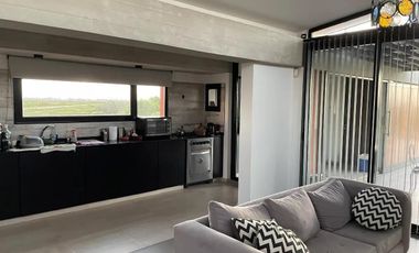 Casa en venta - 2 Dormitorios 2 Baños - 2.100Mts2 - Berisso