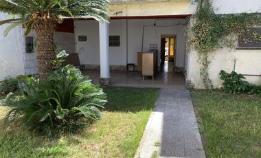 Casa en Venta -   2 locales  - Venta en Blok -  Ramos Mejia Sur
