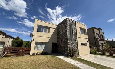Casa en  Alquiler Temporal en Vila Marina I , Villanueva