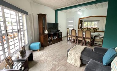 Tres ambientes    Depto dos ambientes  - Cochera cubierta - Venta, Morón Sur