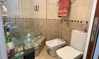 Tres ambientes    Depto dos ambientes  - Cochera cubierta - Venta, Morón Sur