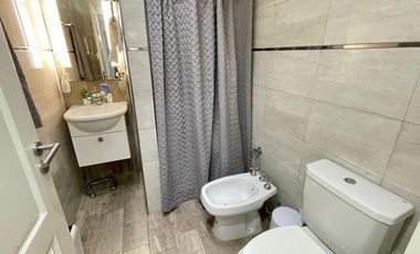 Tres ambientes    Depto dos ambientes  - Cochera cubierta - Venta, Morón Sur