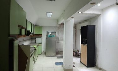 Casa en venta - 4 Dormitorios 4 Baños - Cochera - 320Mts2 - Lomas de Zamora