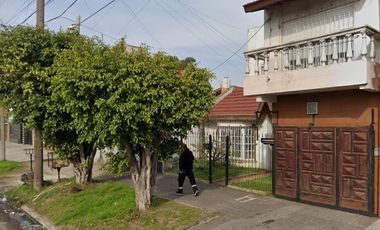 Casa en venta - 4 Dormitorios 4 Baños - Cochera - 320Mts2 - Lomas de Zamora