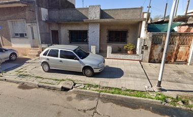 Casa en venta - 2 Dormitorios 2 Baños - 225Mts2 - Sarandí