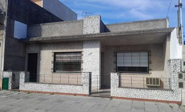 Casa en venta - 2 Dormitorios 2 Baños - 225Mts2 - Sarandí