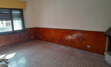 Casa en venta - 2 Dormitorios 2 Baños - 225Mts2 - Sarandí