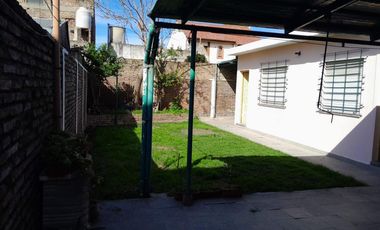 Casa en venta - 2 Dormitorios 2 Baños - 225Mts2 - Sarandí