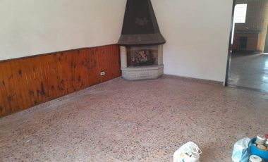 Casa en venta - 2 Dormitorios 2 Baños - 225Mts2 - Sarandí