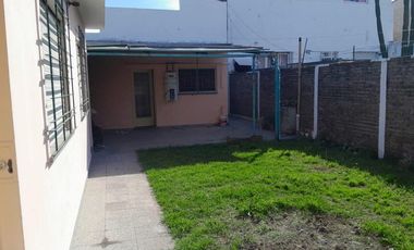 Casa en venta - 2 Dormitorios 2 Baños - 225Mts2 - Sarandí