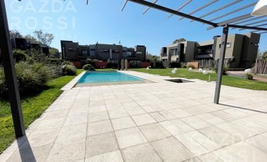 VENTA  con renta - Departamento 3 amb con jardín en  Espacio las cavas, Canning