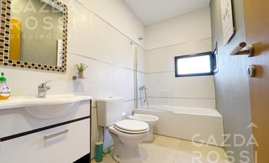 VENTA  con renta - Departamento 3 amb con jardín en  Espacio las cavas, Canning