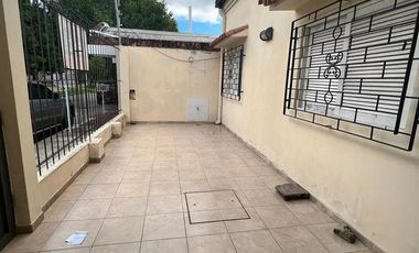 Casa de 3 Dormitorios Santa Cruz casi Av. Sarmiento