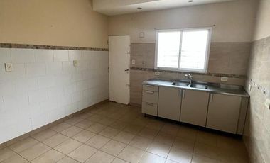 Casa de 3 Dormitorios Santa Cruz casi Av. Sarmiento
