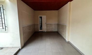 Casa de 3 Dormitorios Santa Cruz casi Av. Sarmiento