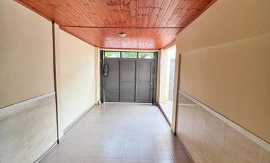 Casa de 3 Dormitorios Santa Cruz casi Av. Sarmiento