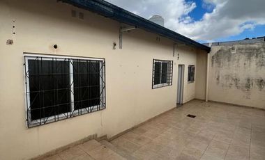 Casa de 3 Dormitorios Santa Cruz casi Av. Sarmiento
