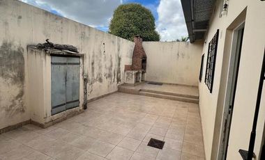 Casa de 3 Dormitorios Santa Cruz casi Av. Sarmiento