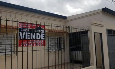 Casa de 3 Dormitorios Santa Cruz casi Av. Sarmiento