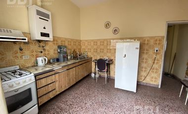 VENTA DE CASA 5 AMBIENTES EN MORON