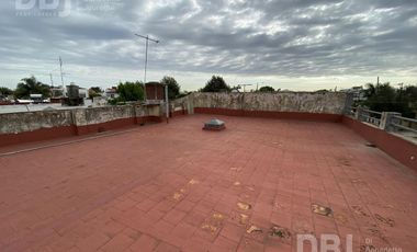 VENTA DE CASA 5 AMBIENTES EN MORON