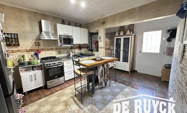 Chalet en Barrio Parque Calchaquí, lote  de 459m2