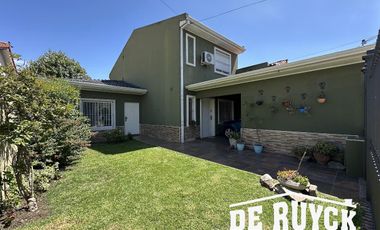 Chalet en Barrio Parque Calchaquí, lote  de 459m2