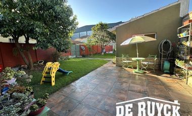 Chalet en Barrio Parque Calchaquí, lote  de 459m2