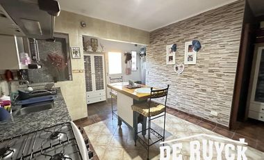 Chalet en Barrio Parque Calchaquí, lote  de 459m2