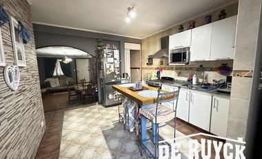 Chalet en Barrio Parque Calchaquí, lote  de 459m2