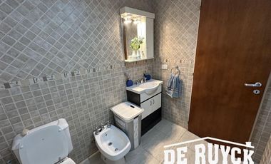 Chalet en Barrio Parque Calchaquí, lote  de 459m2