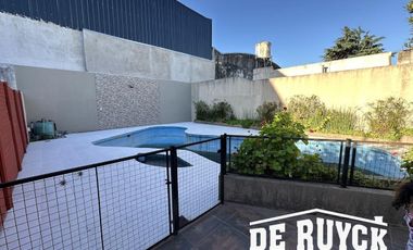 Chalet en Barrio Parque Calchaquí, lote  de 459m2